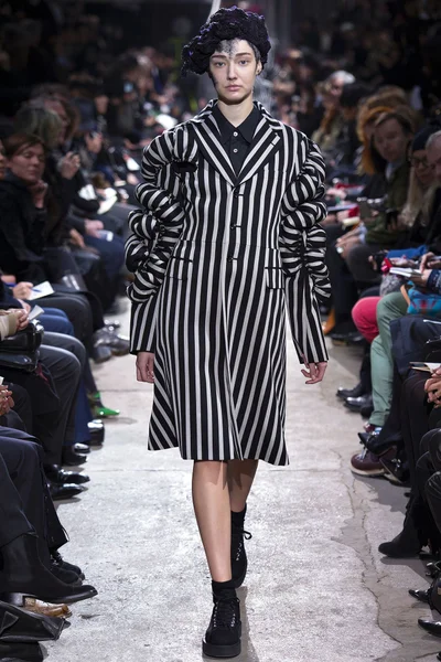 Look 11